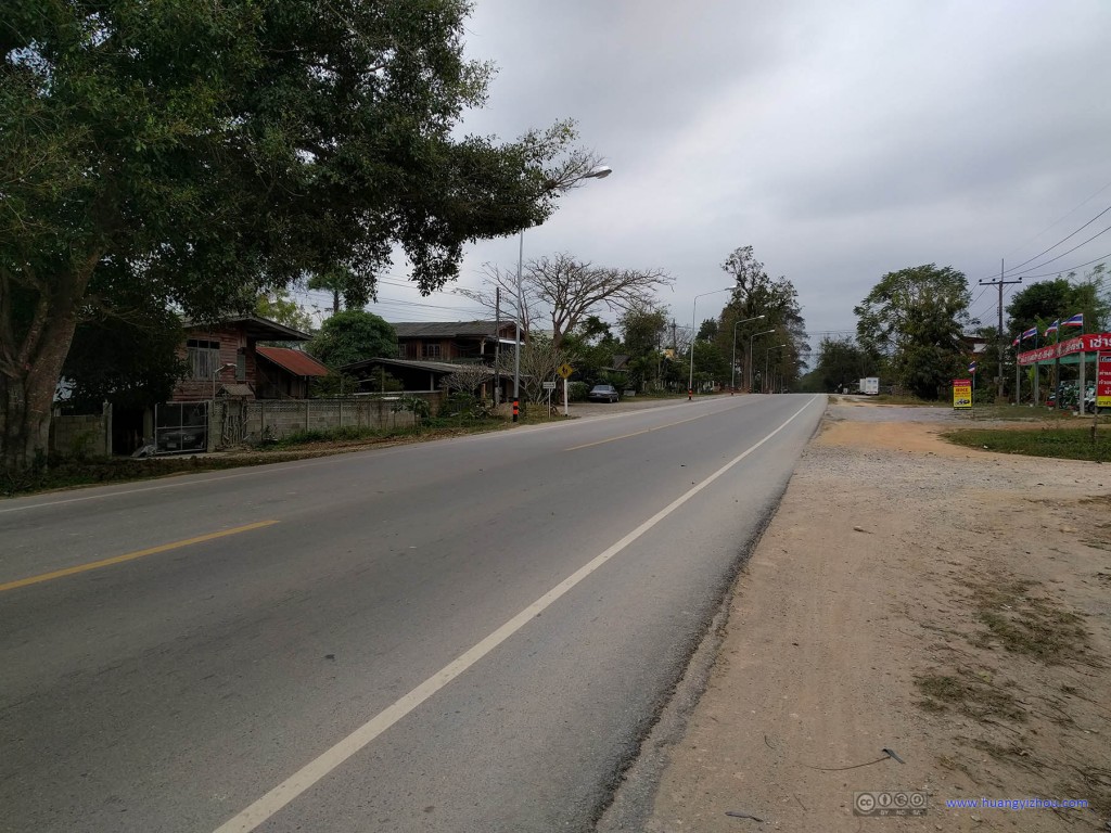 另一条进入清莱的小路，路过Singha Park，没有之前super highway那么宽敞，当然车也不是那么多