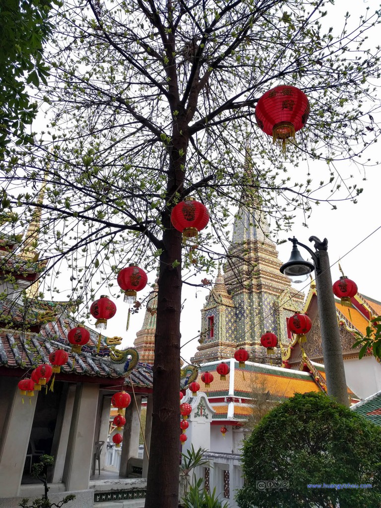 卧佛寺内的春节装饰，这是卧佛寺里一个游客不常来的小园子