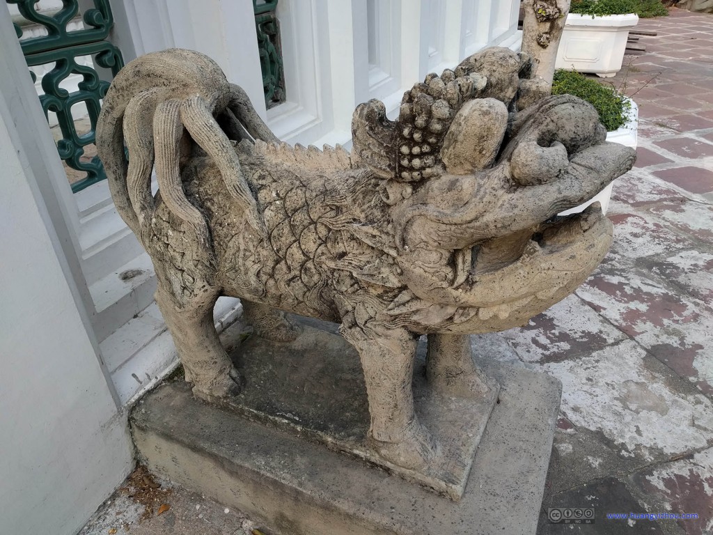 卧佛寺里一只很奇怪的神兽，尾巴上的东西真的很像章鱼