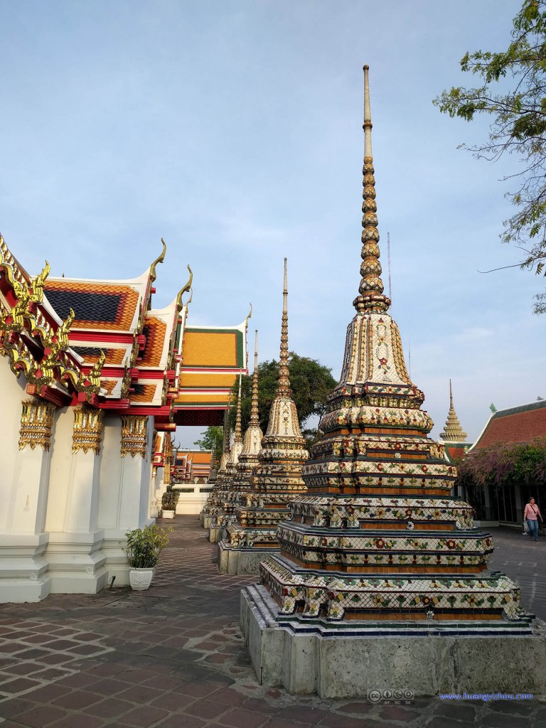 卧佛寺内的Phra Chedi Rai