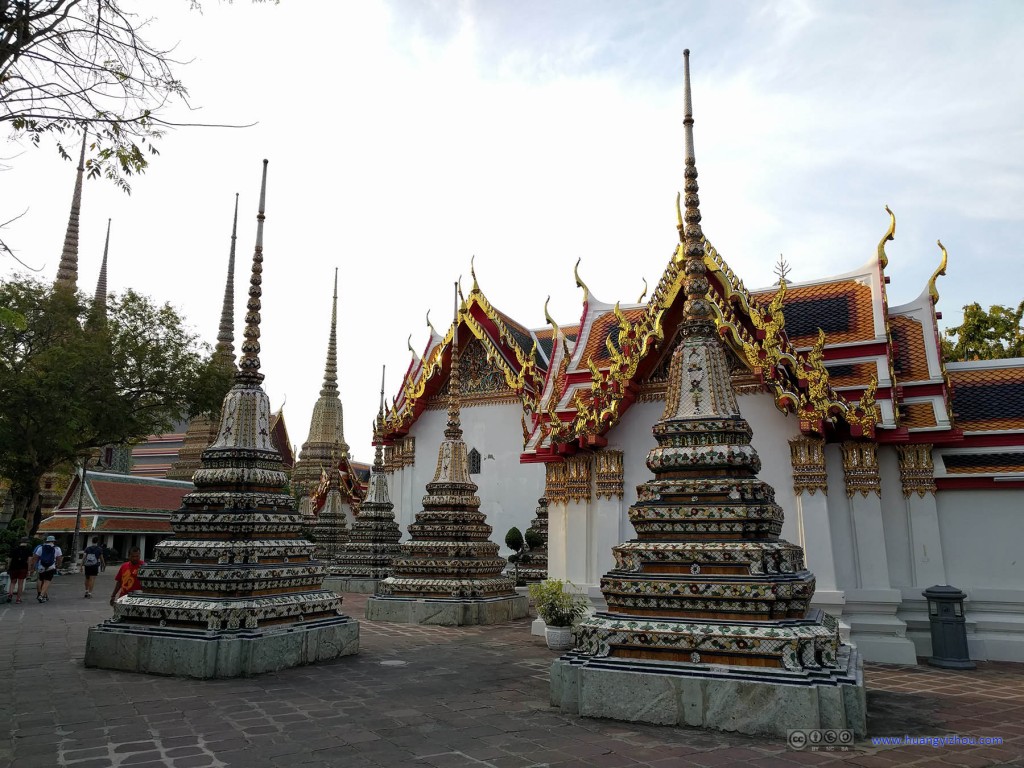 卧佛寺内的Phra Chedi Rai