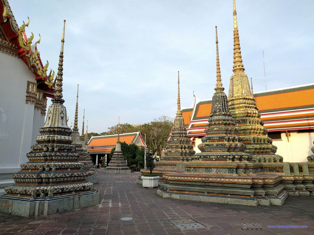 卧佛寺内的Phra Chedi Rai