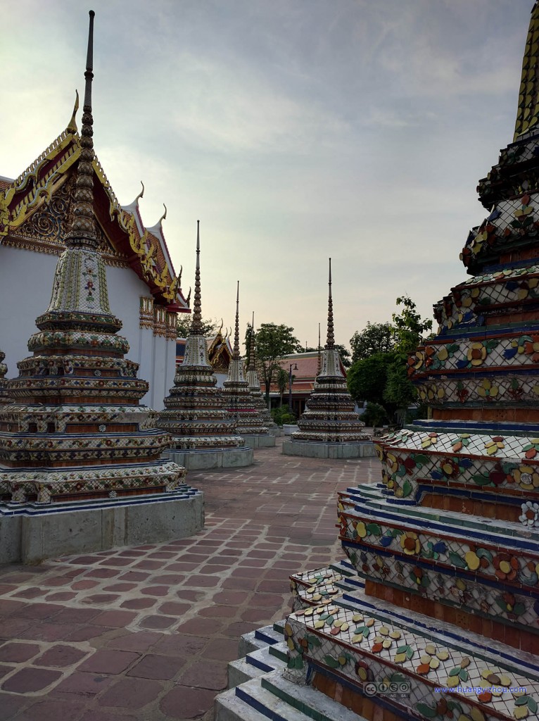 卧佛寺内的Phra Chedi Rai