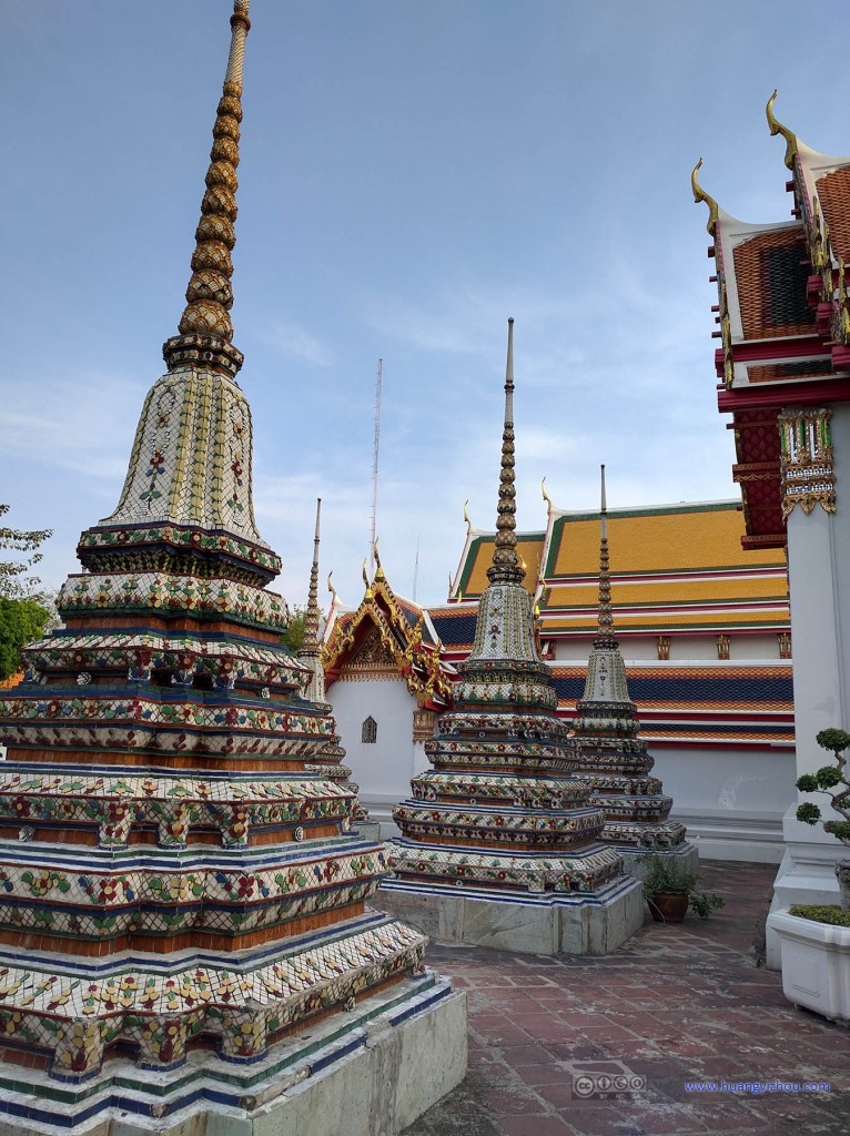 卧佛寺内的Phra Chedi Rai