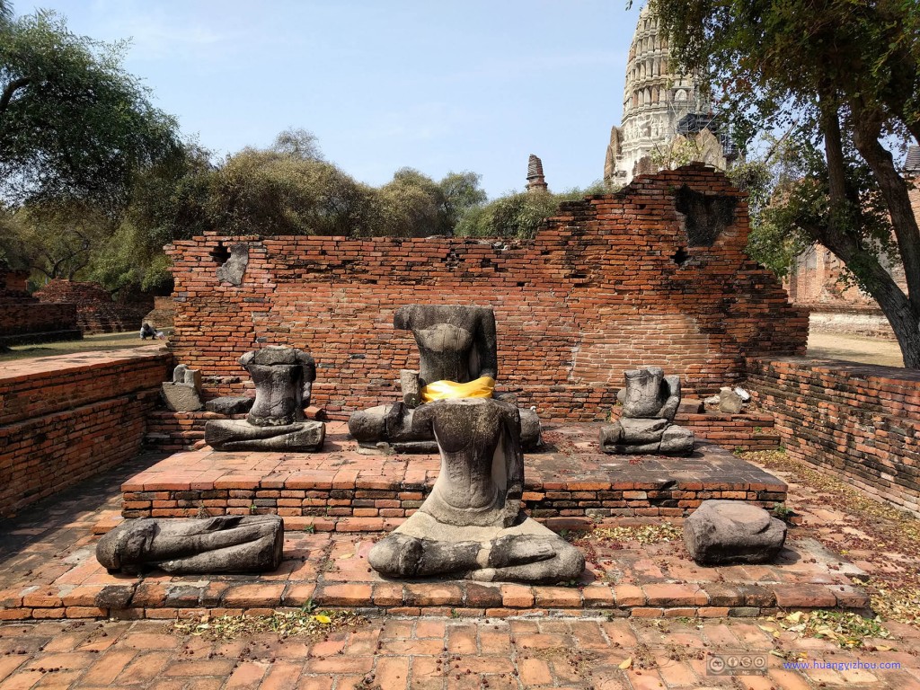 Wat Rat Praditthan，无责任猜测这是文物盗贼留下来的结果。感觉和去年去龙门石窟一个画风。