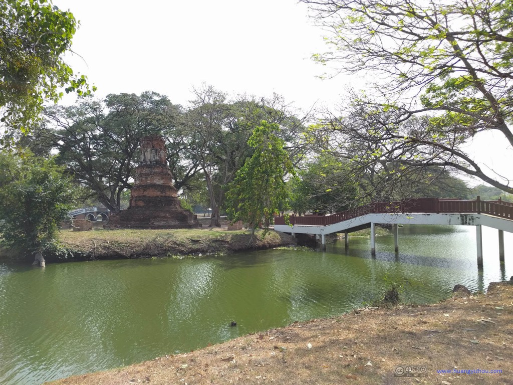 Rama Public Park里也有一些零星的佛塔