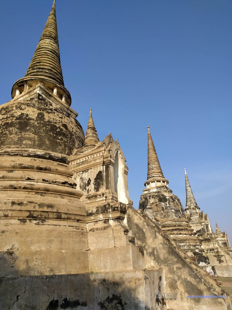 Wat Phra Si Sanphet内被修复的三座舍利塔