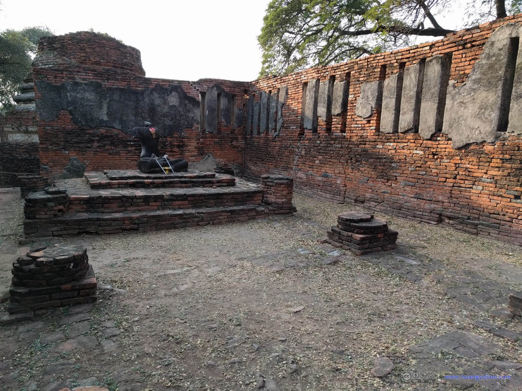 这是Wat Phra Si Sanphet北部众多屋宇中的一间