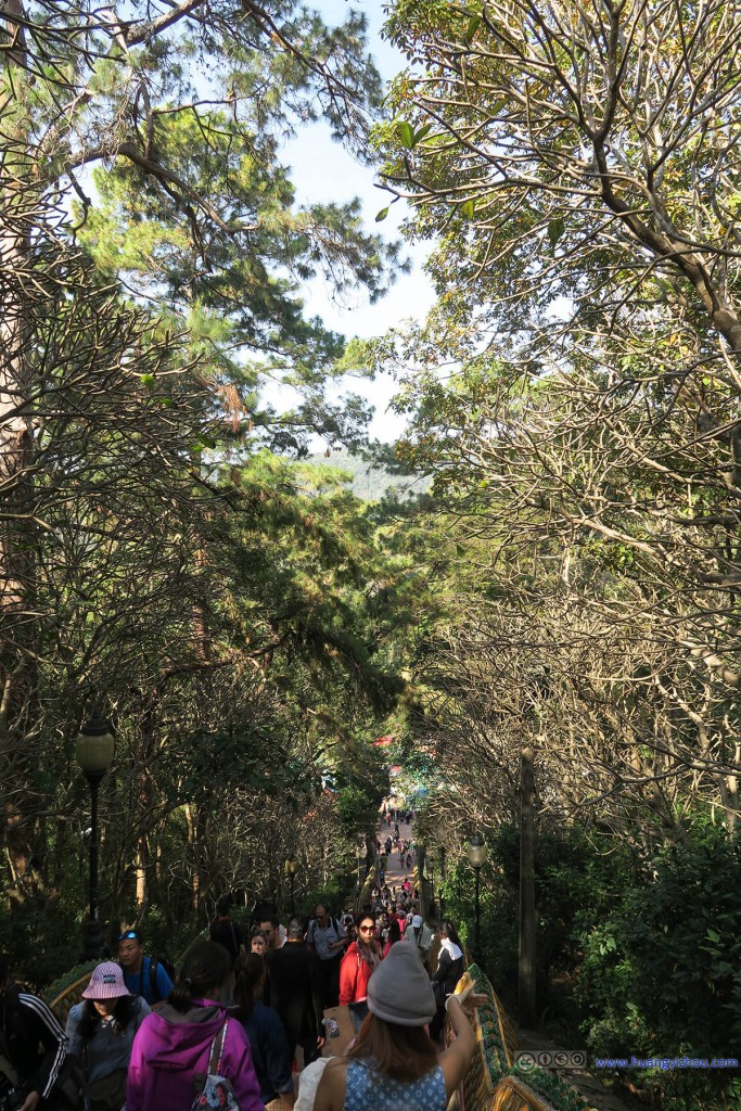 上/下寺庙的路