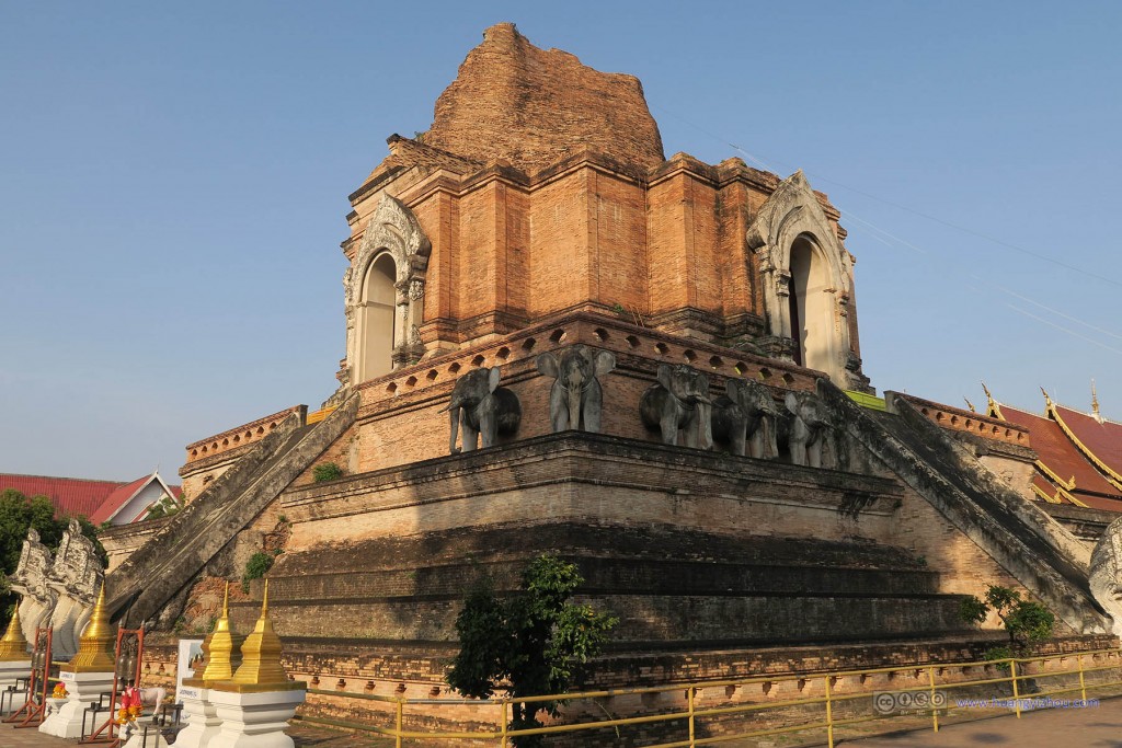 Wat Chedi Luang Worawihan，第二排的大象已经不齐了