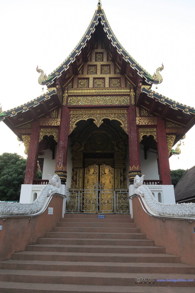 Wat Chang Taem，就在晚饭餐馆附近，去的时候已经关门了