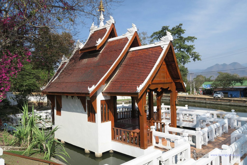 Wat Nam Hu的水上小屋