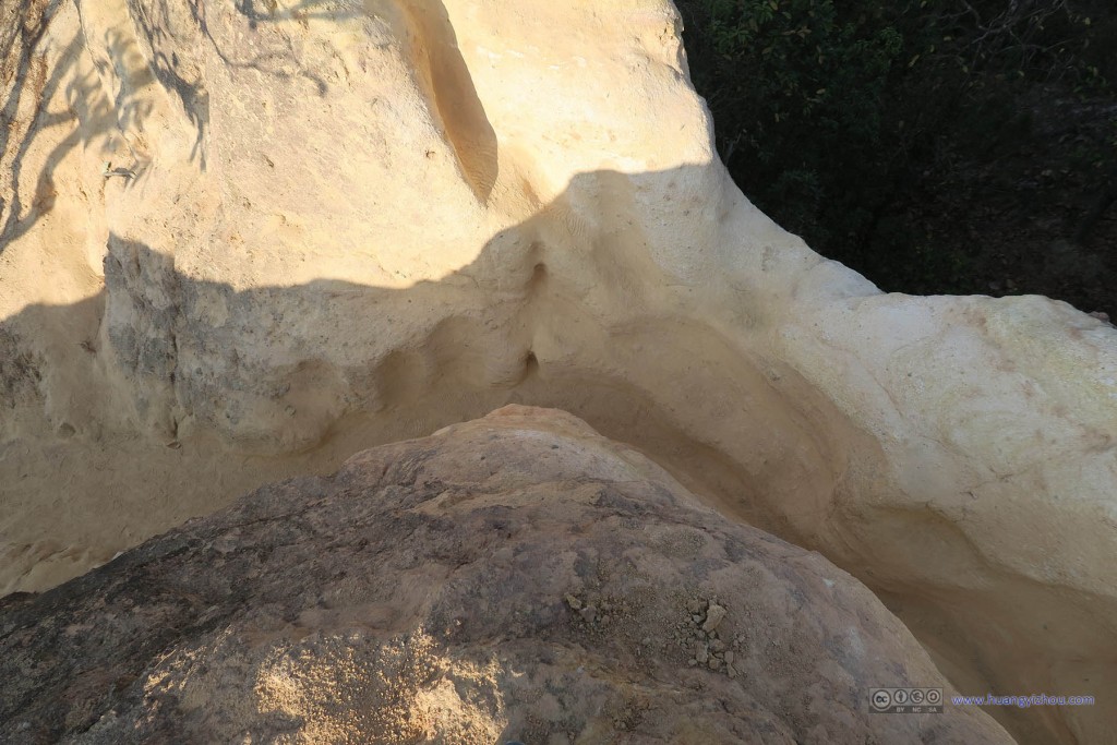 Pai Canyon，前面有一段要通过这里下去，当时觉得这里太陡加上不像弄脏手，于是作罢