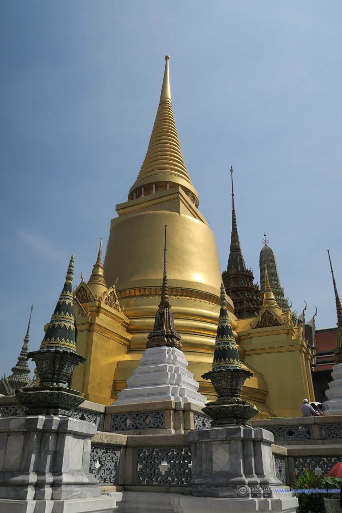 玉佛寺里的Phra Si Rattana Chedi