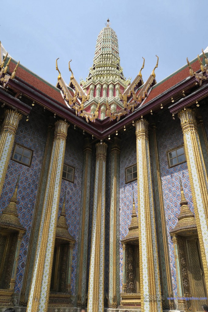 玉佛寺内，Prasat Phra Thep Bidon