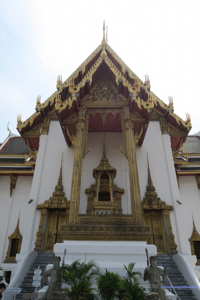 Phra Thinang Dusit Maha Prasat的大门