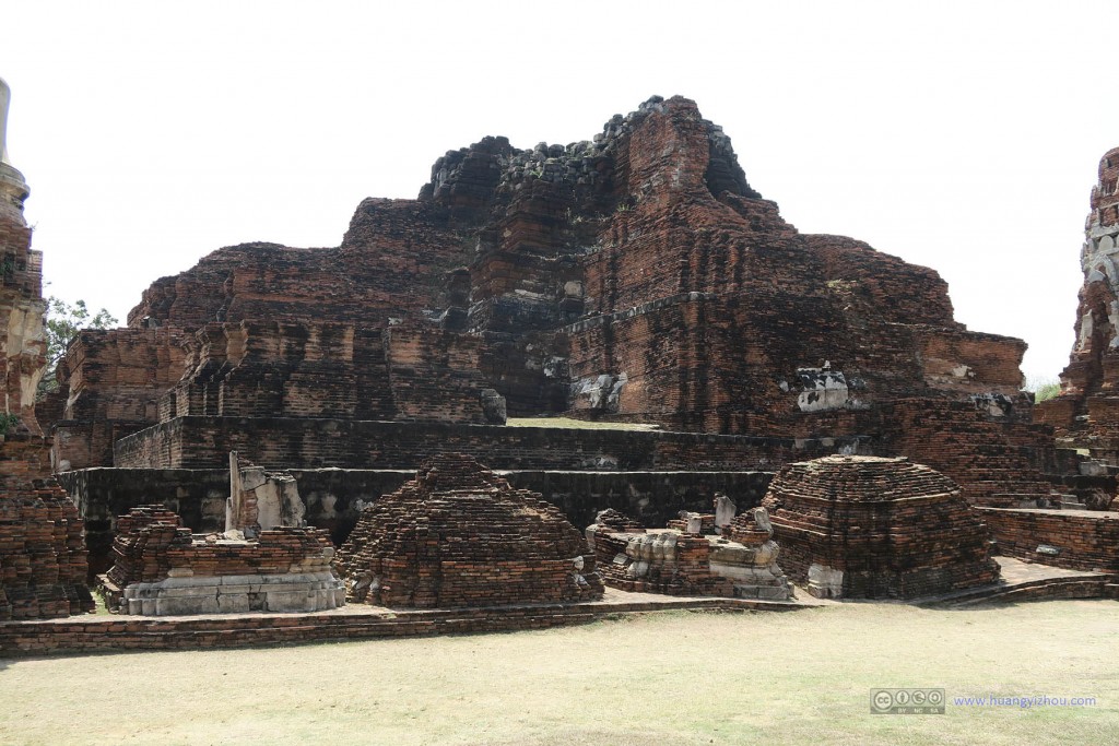 Wat Maha That，中央主塔的遗迹
