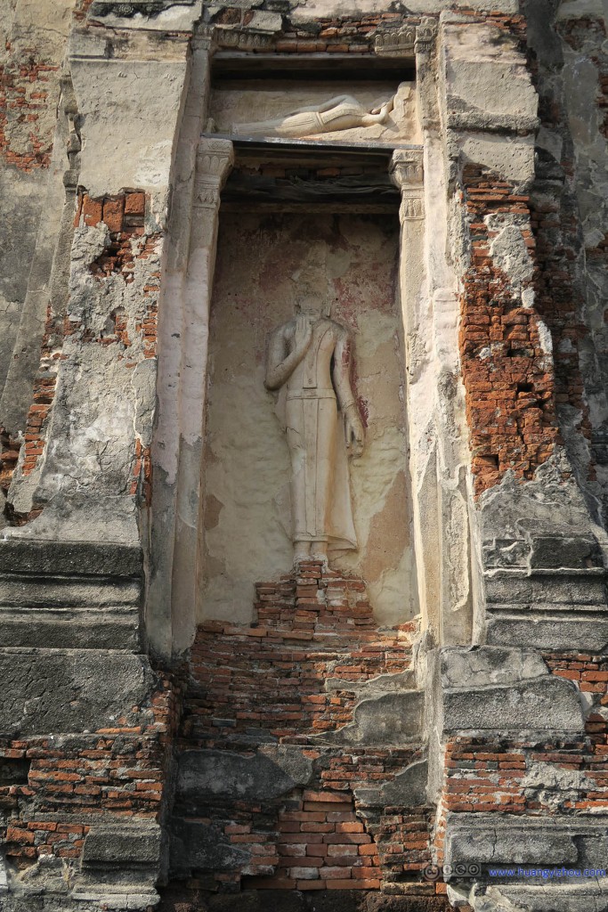 Wat Phra Ram主塔上的雕像，估计雕像的头是被破坏的，和龙门石窟一样