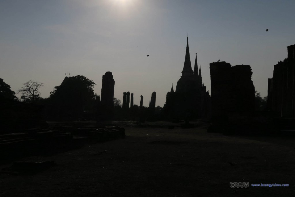 When shot against the sun, Wat Phra Si Sanphet hardly looked like ruins