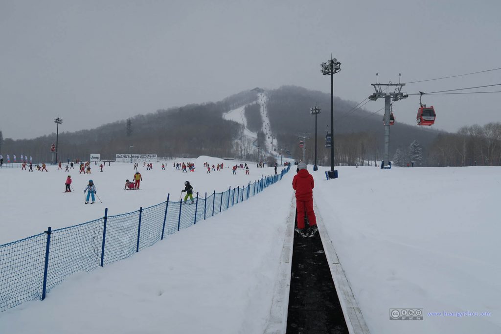 长白山滑雪场的魔毯