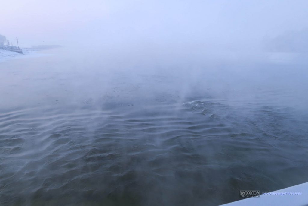 清晨，迷雾中的松花江