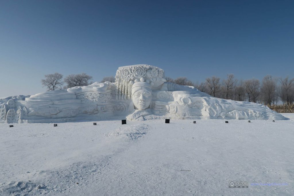 雪雕，明显和满族的乌拉街镇有关（乌拉街是满族起源地之一）