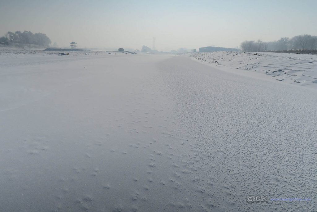 冰雪世界北面，这是一片没有被打扰的雪地。在夏天将成为松花江的一部分