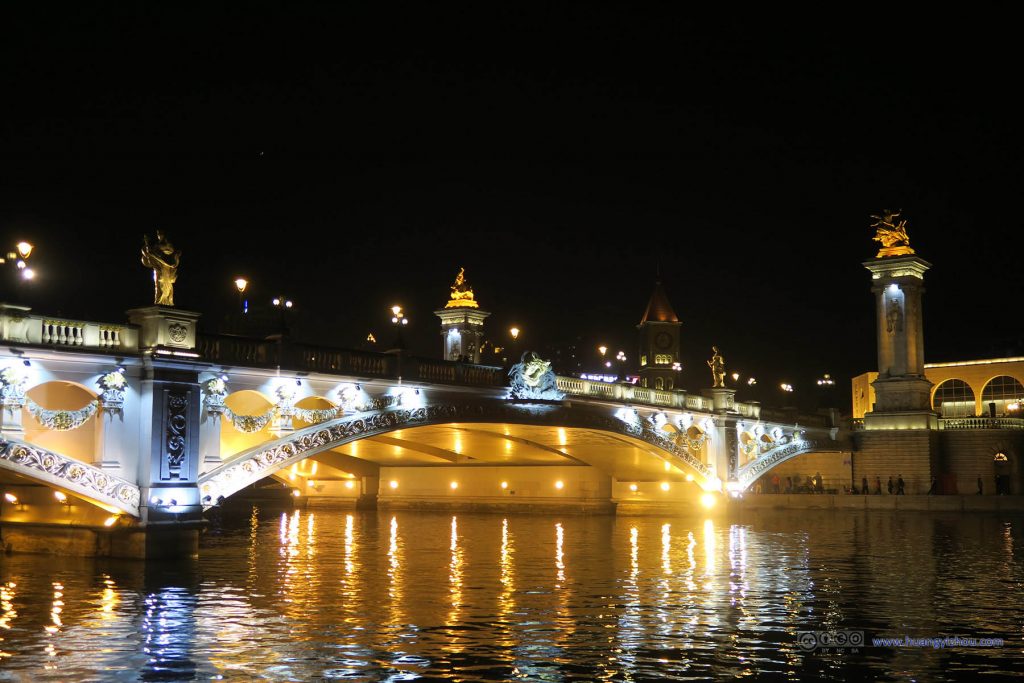 北安桥，觉得充满雕像的它在晚上比白天好看多了