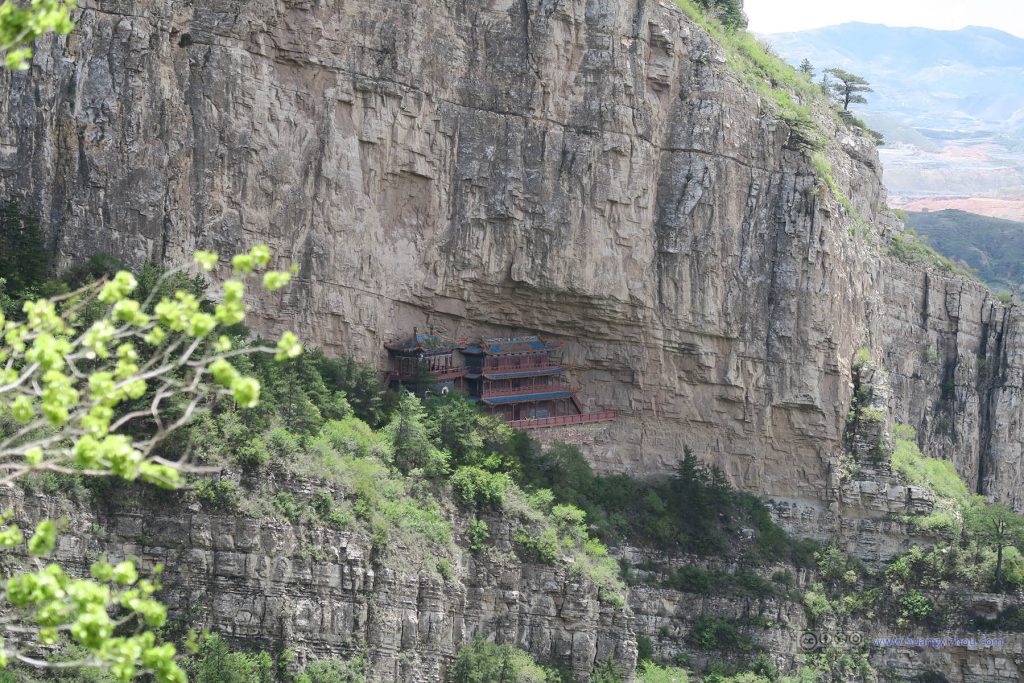 恒山景区里，按照导游的说法，这是一个仿建的悬空寺。