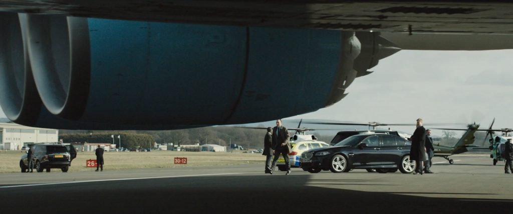 The two engines of Boeing 747 doesn't look like this from this angle. One of them must be photoshoped.